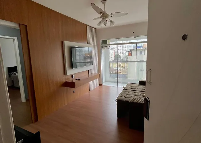 Apto mobiliado entre Tombo e Astúrias - Guarujá